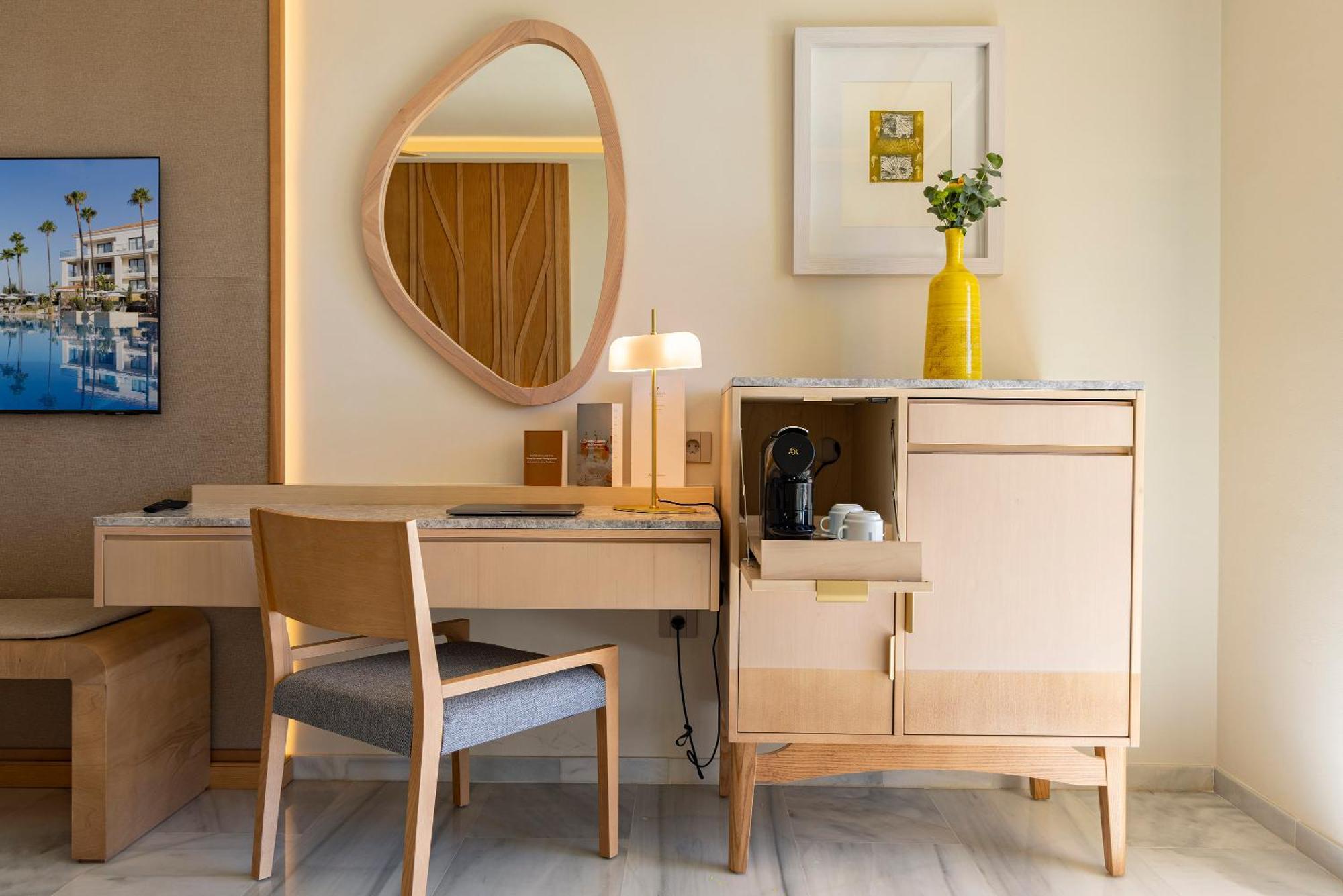 Senior Suite,1553435725:JPEG