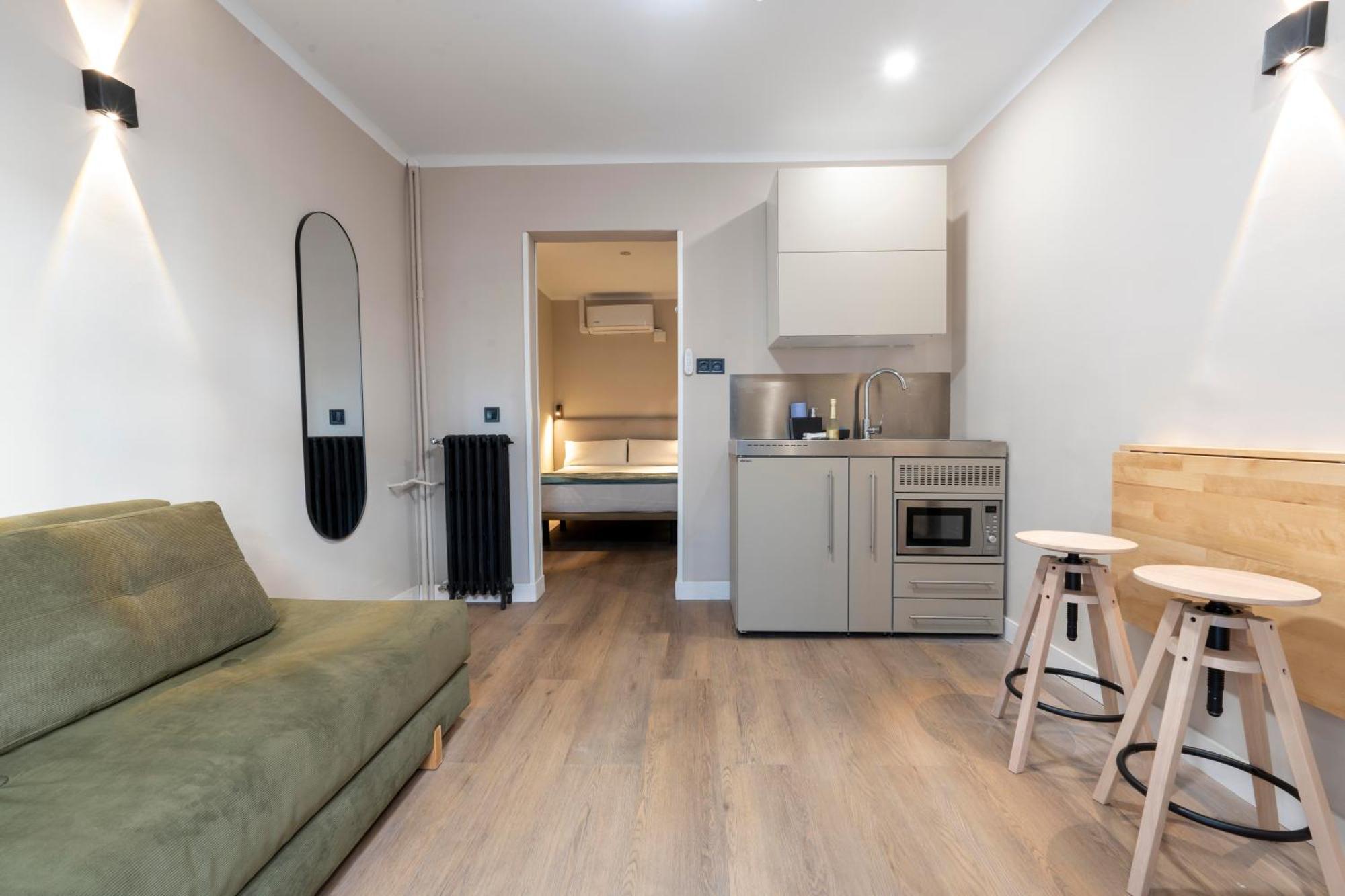 Studio,1745029095:JPEG