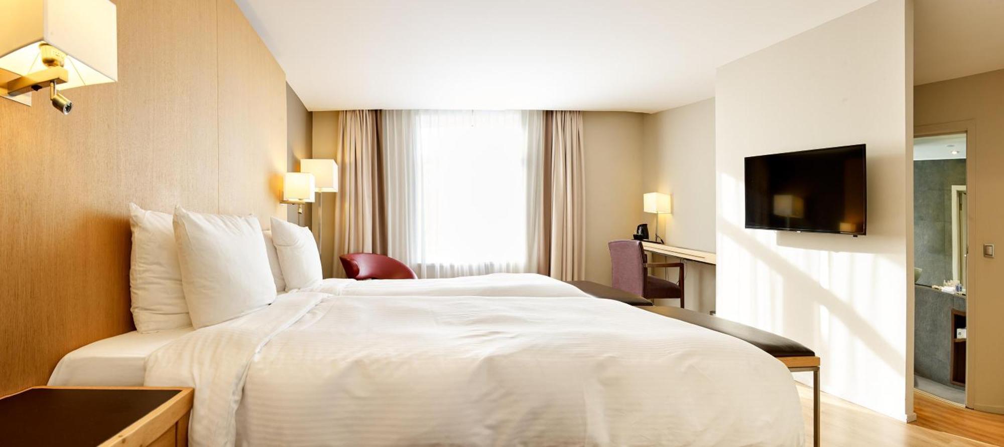 Superior Room,1756391825:JPEG