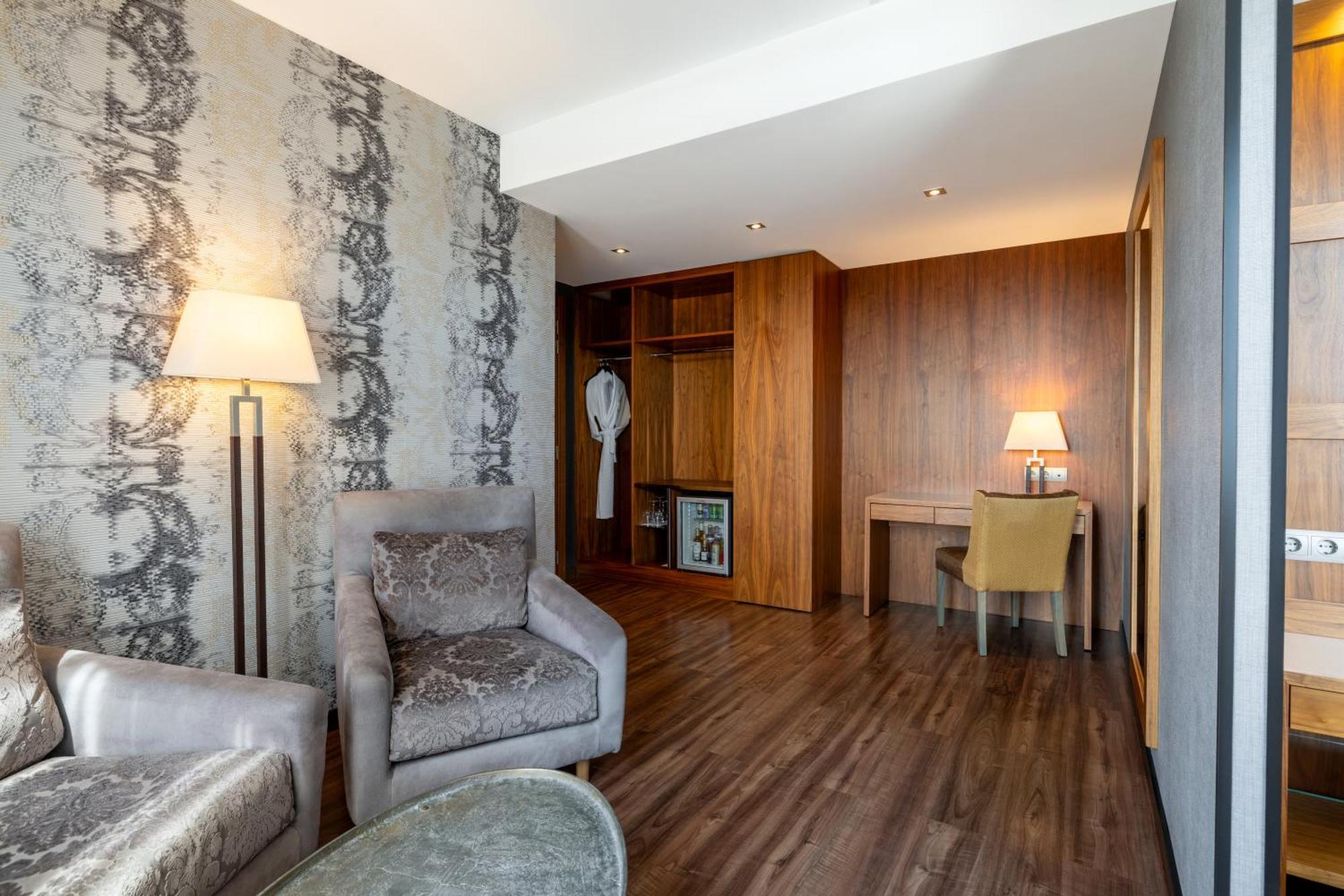 Junior Suite Private Pool & Spa Access