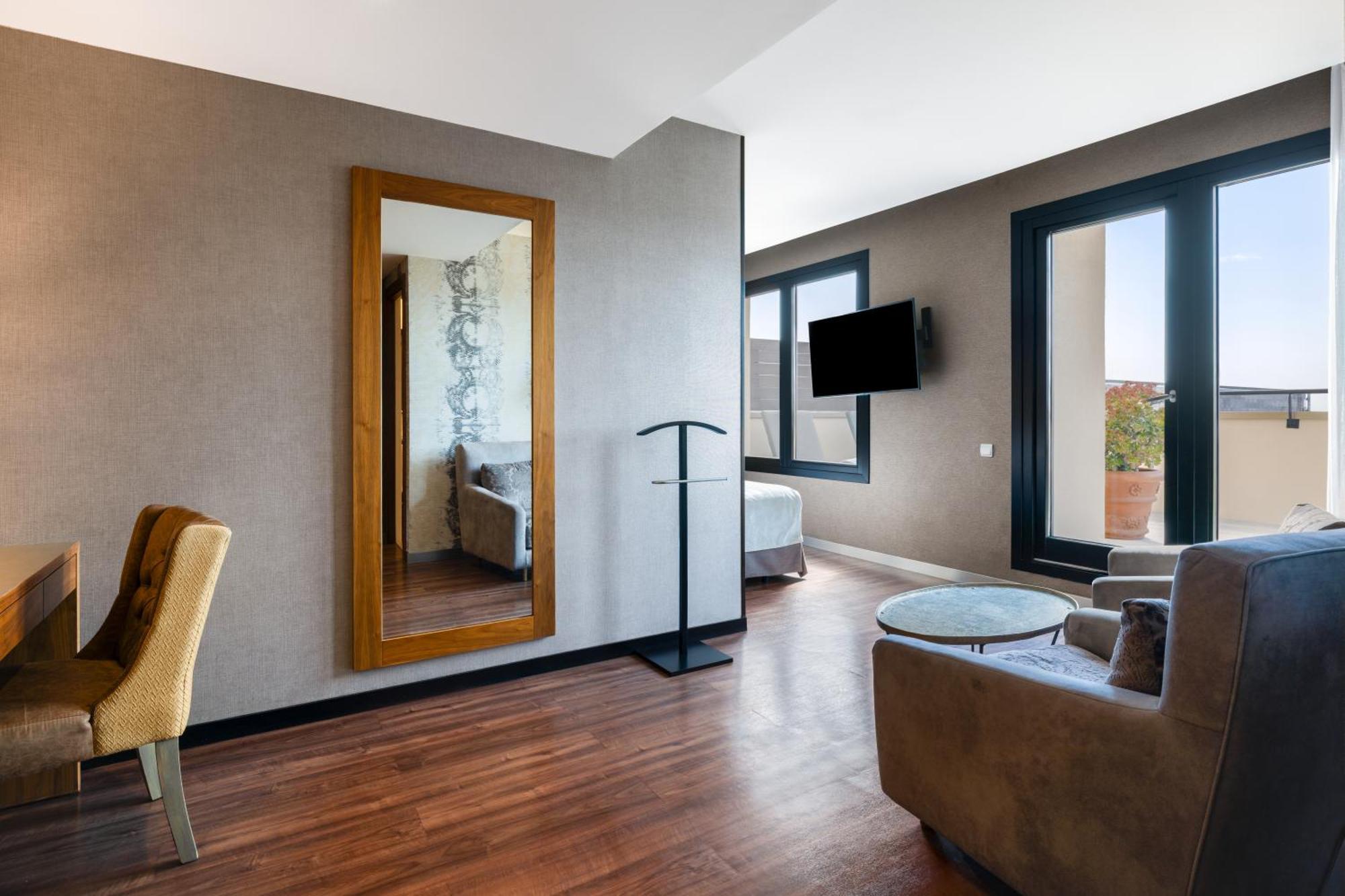 Junior Suite Private Pool & Spa Access