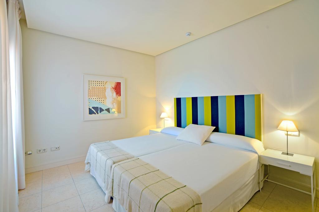 Luxury Three-Bedroom Apartment,277096229:JPEG