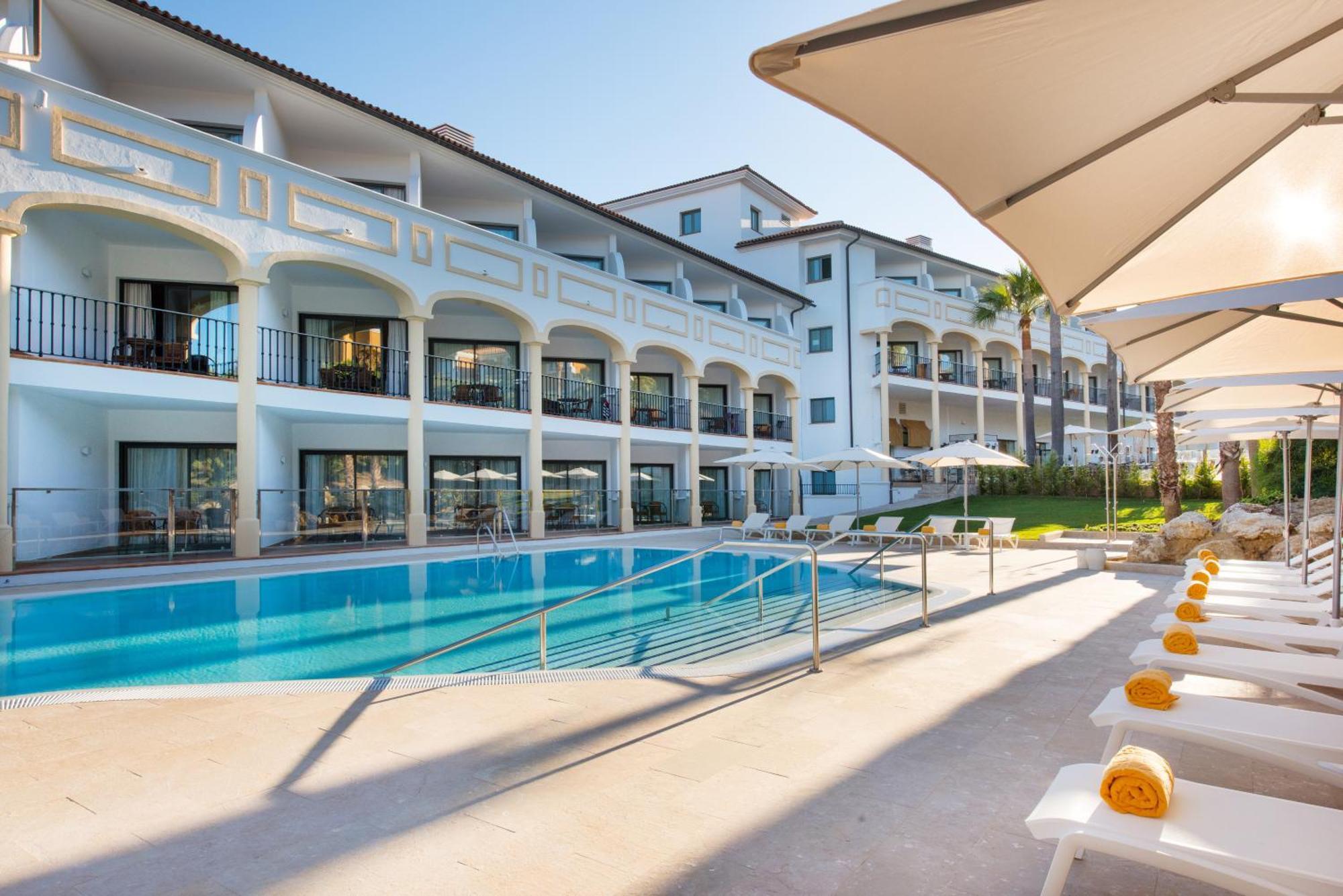 Habitación Doble Deluxe con piscina compartida