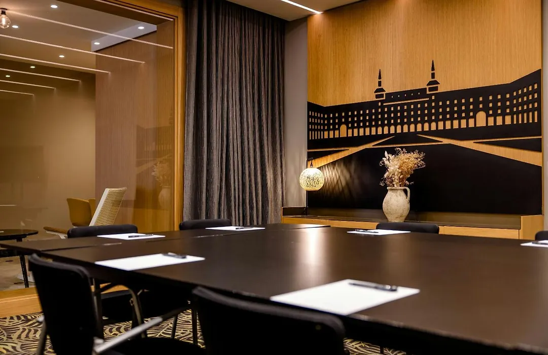 Motel One Plaza de España-1