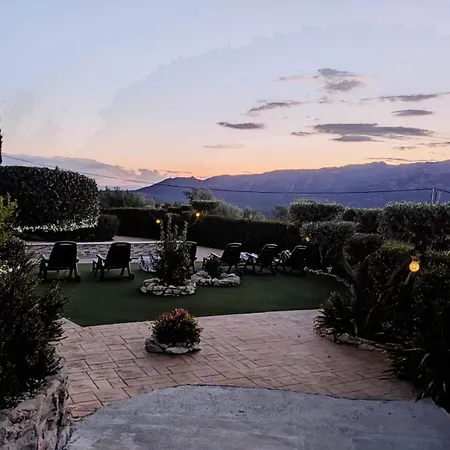 ENTRESIERRAS Apartamentos rurales con chimenea, barbacoa y espacio para eventos-3